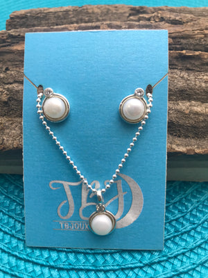 Round Pearl Pendant and  Earrings Set