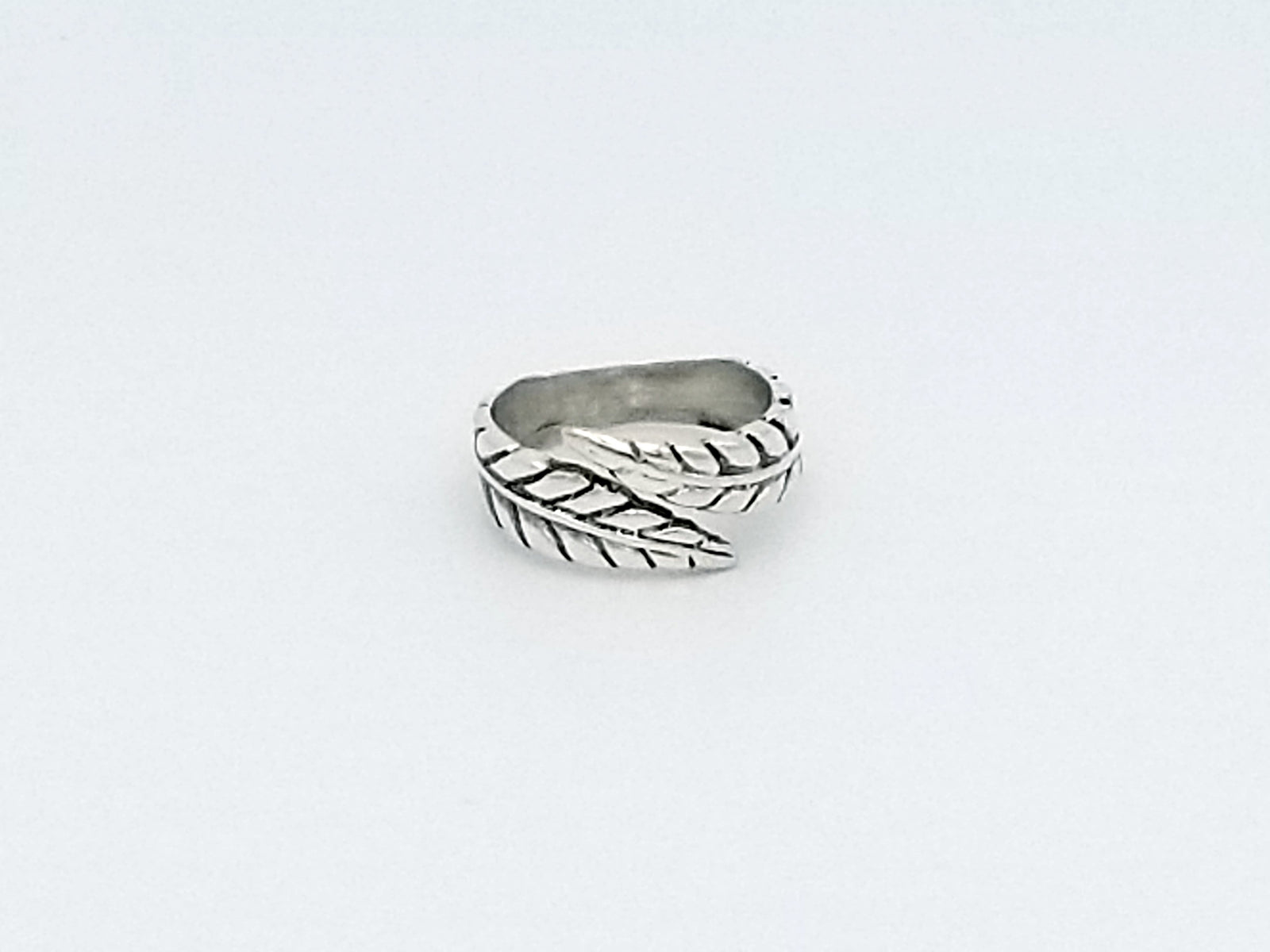Double Feathers Ring