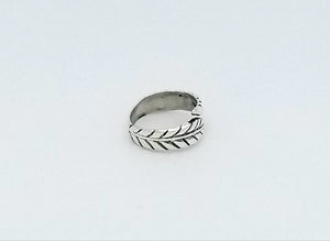 Double Feathers Ring