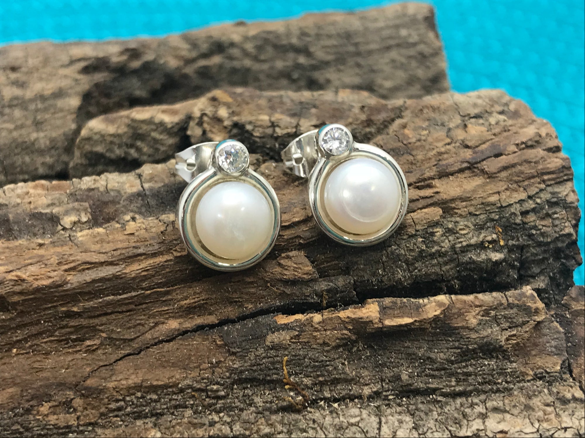 Round Pearl Pendant and  Earrings Set