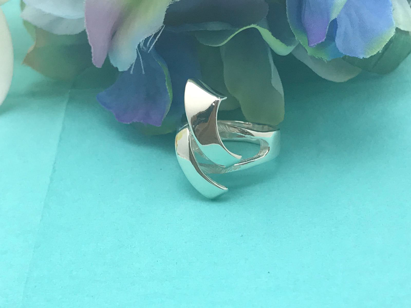 Modern Ribbon Shaped Ring