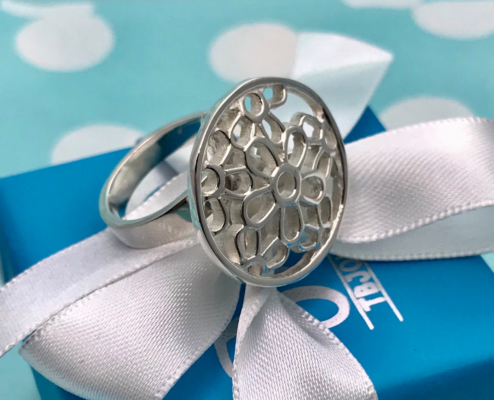 Adjustable Daisies Ring