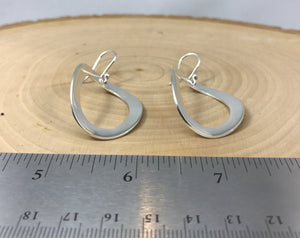 Ondulated Oval Silver Earrings