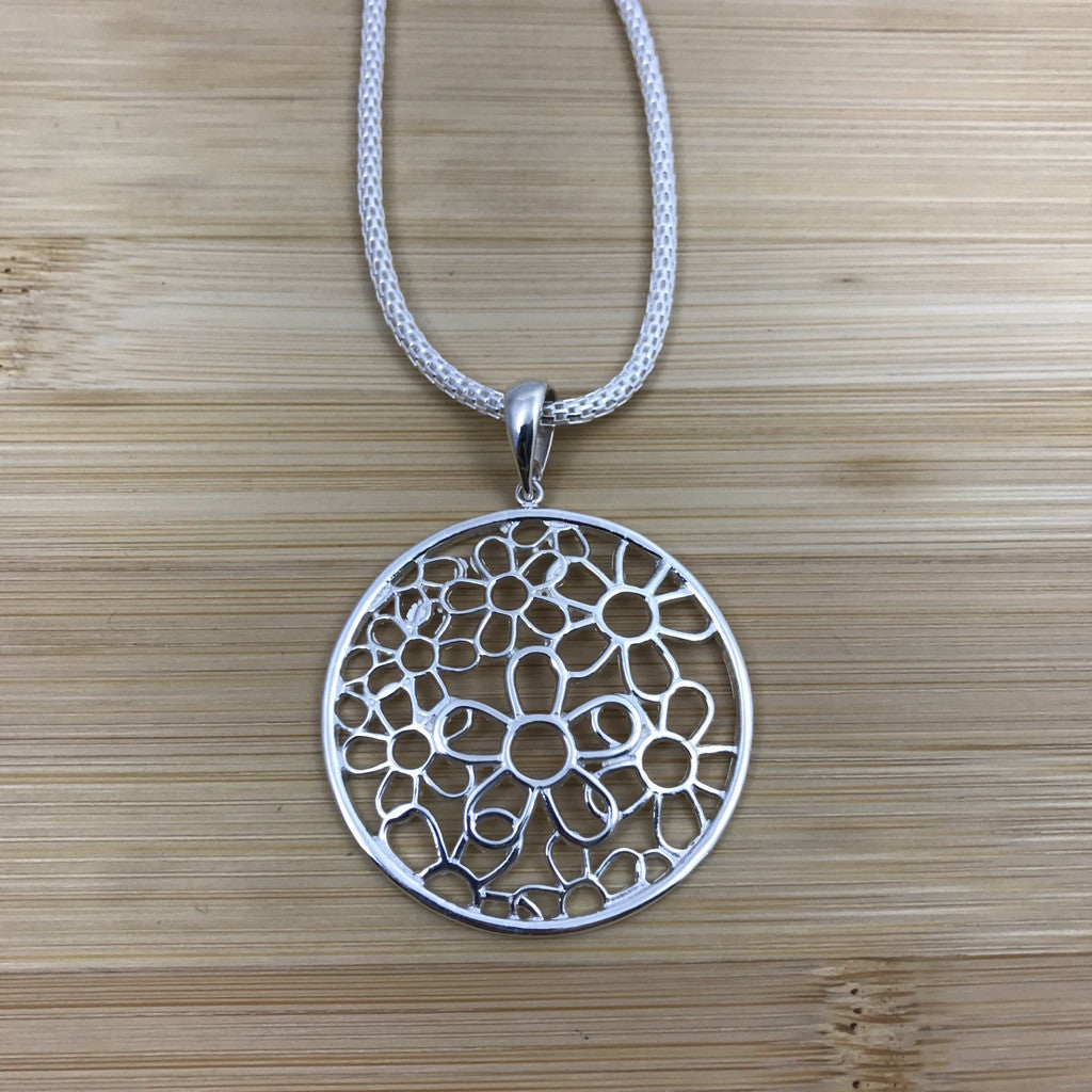 Daisies Round Necklace