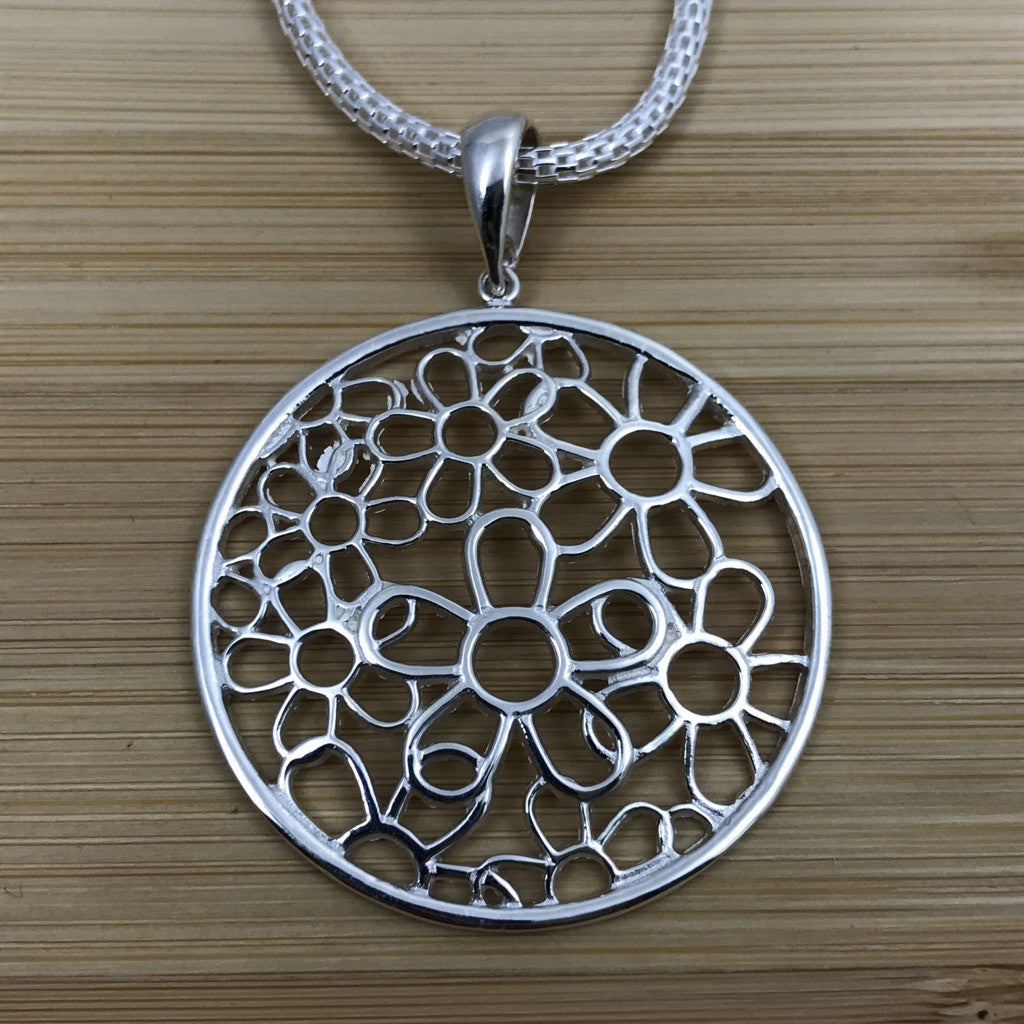 Daisies Round Necklace