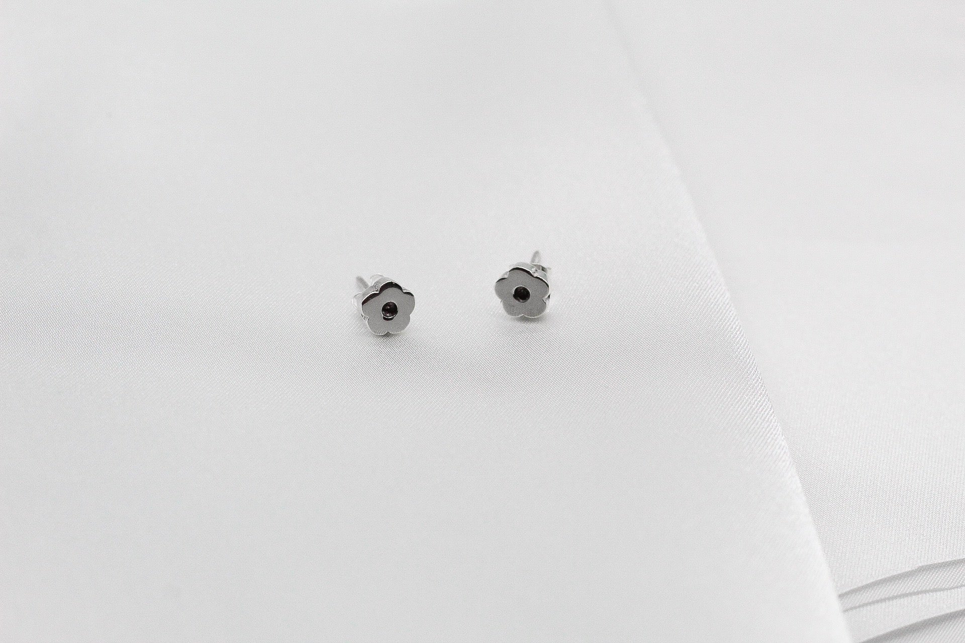 Small Flower Shaped Stud Silver Earrings