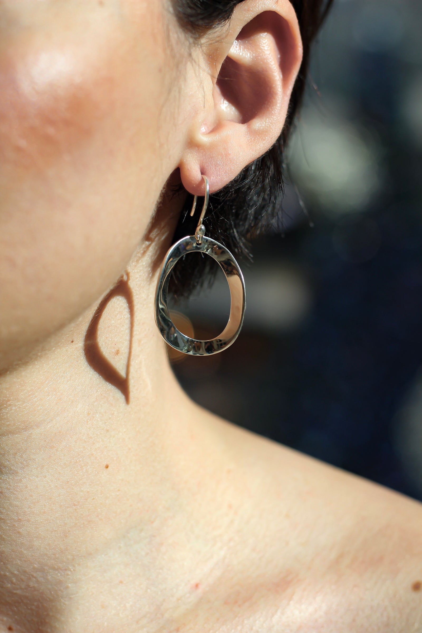 Ondulated Oval Silver Earrings