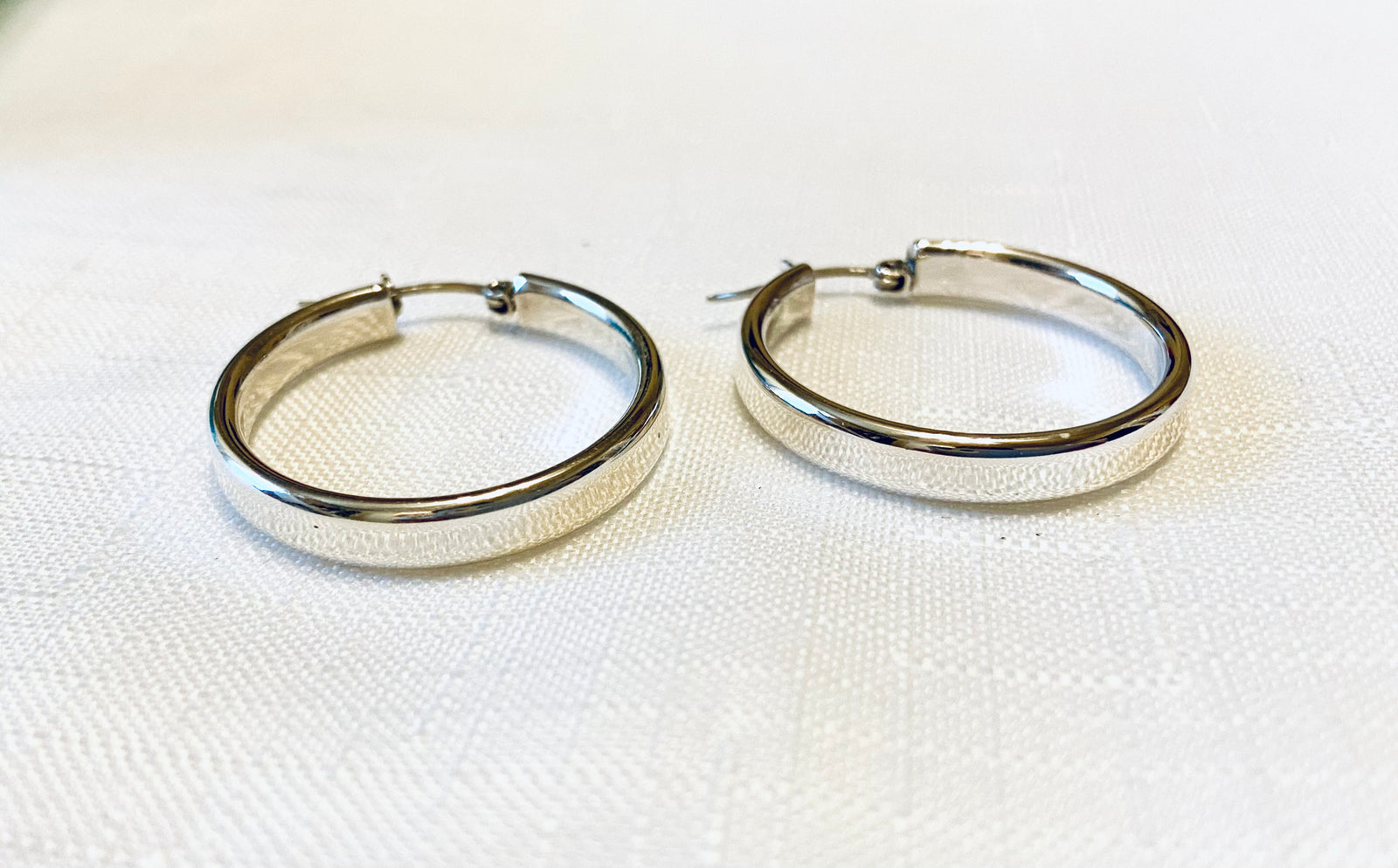 Medium Size Elegant Silver Hoop Earrings