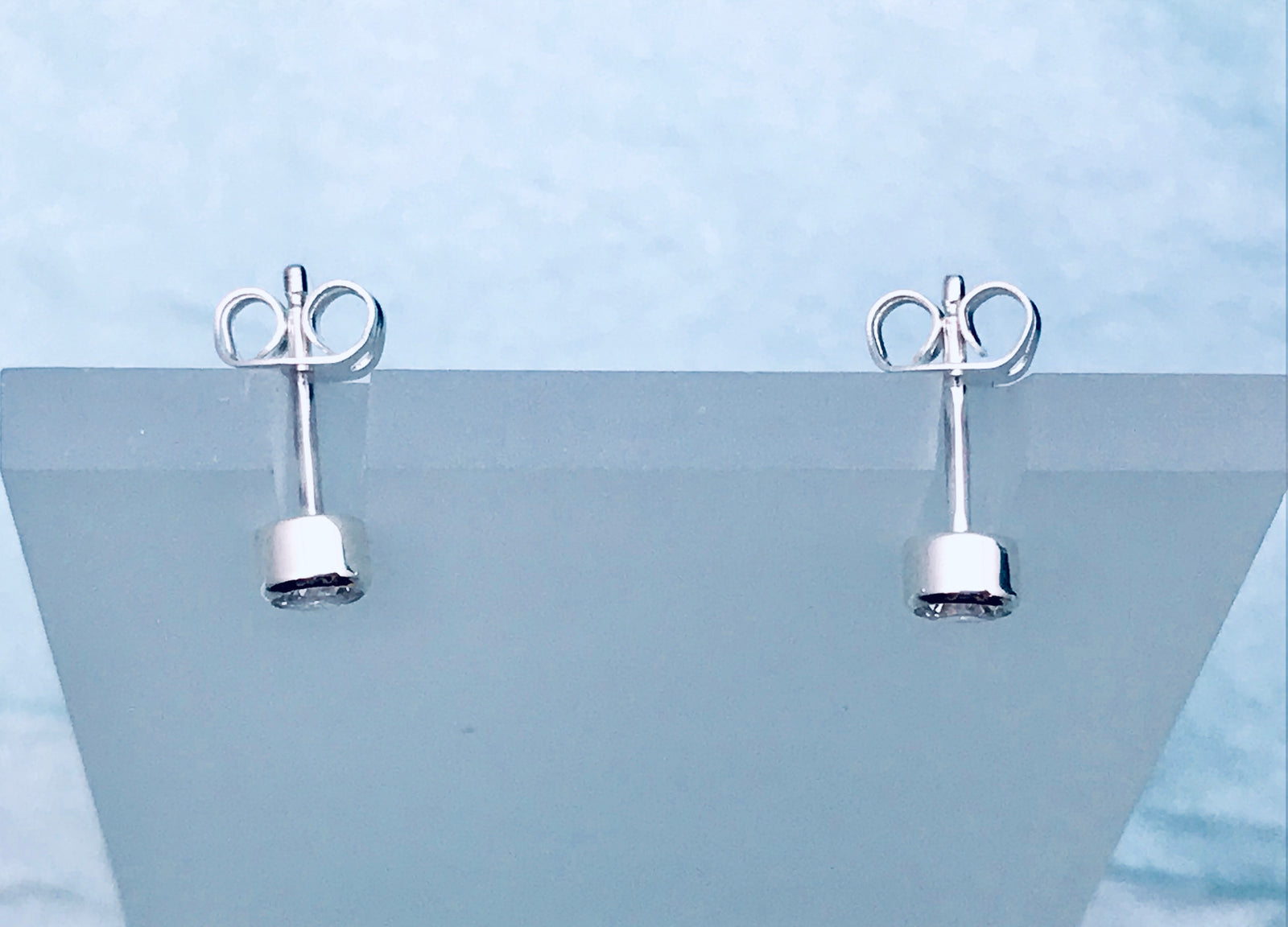 Small Round Zirconia Studs Silver Earrings