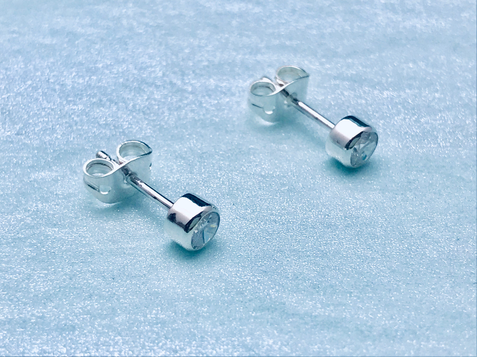 Small Round Zirconia Studs Silver Earrings