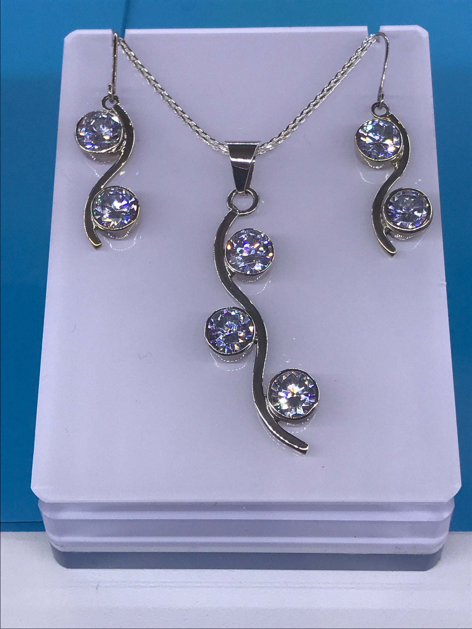 Wavy Silver and Zirconias Necklace and Earrings Set