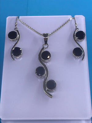 Wavy Silver and Zirconias Necklace and Earrings Set