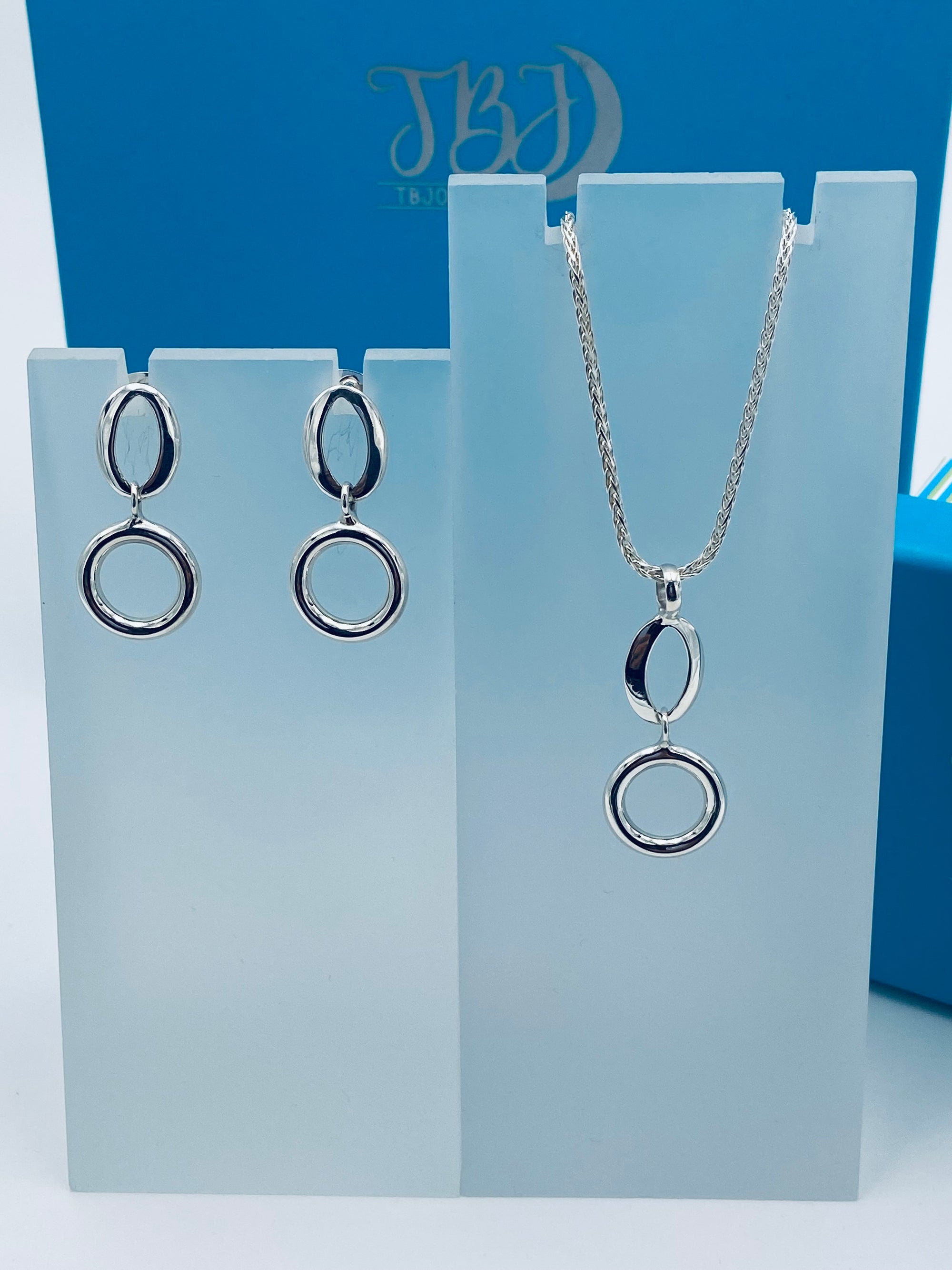 Circle and Oval Silver Pendant and Earrings Set