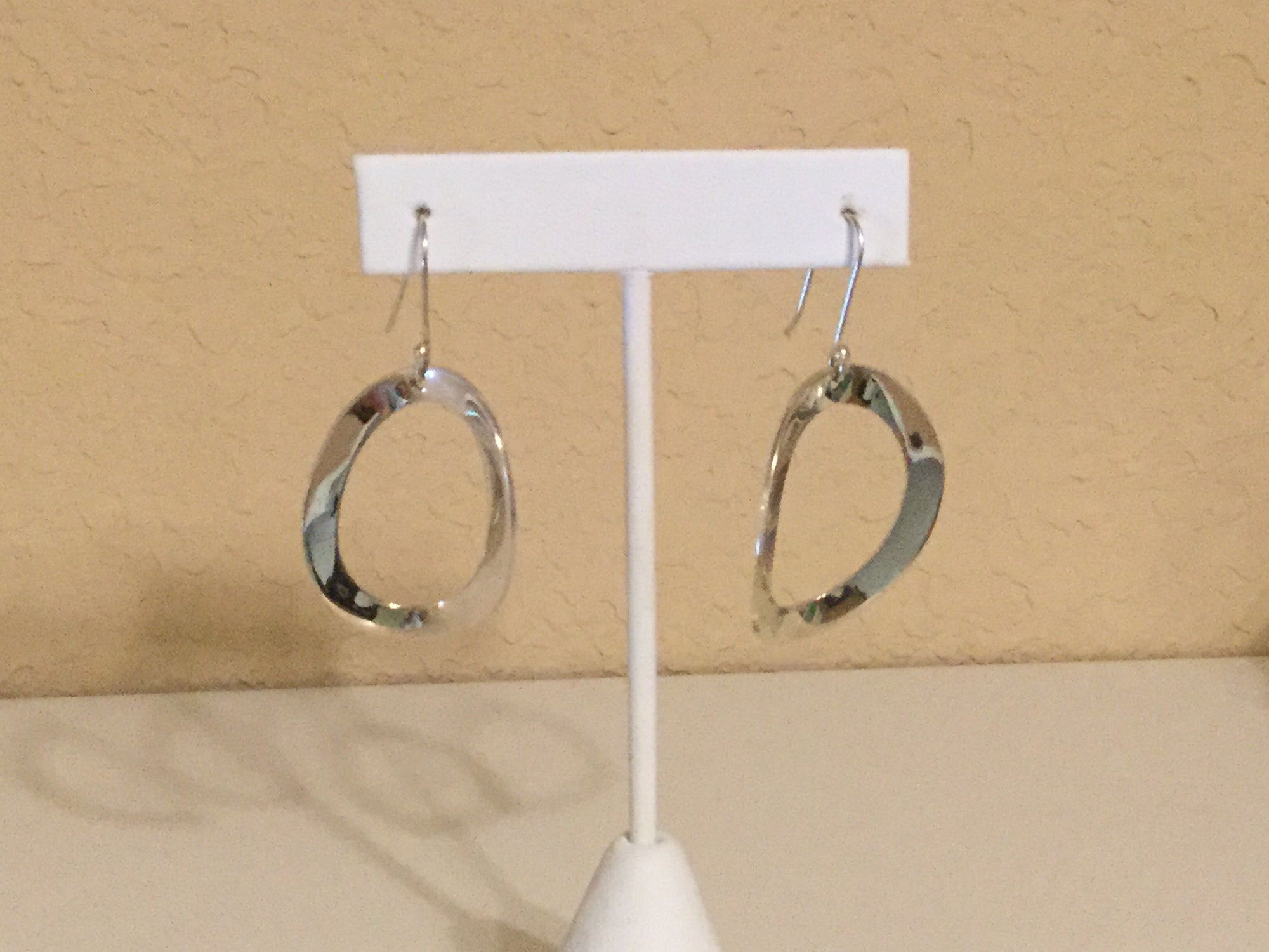 Ondulated Oval Silver Earrings