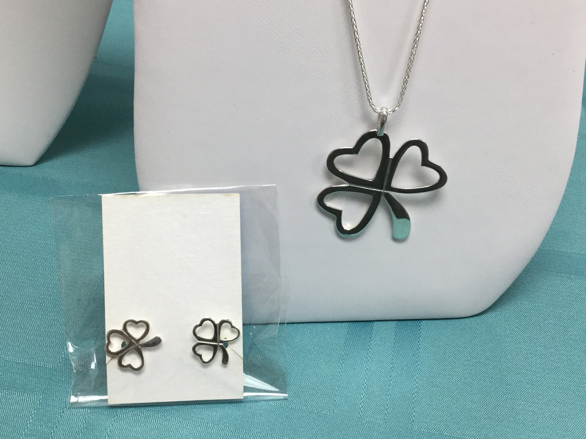 Clover Shaped Silver Pendant and Earrings Set