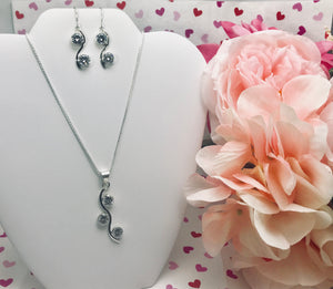 Wavy Silver and Zirconias Necklace and Earrings Set